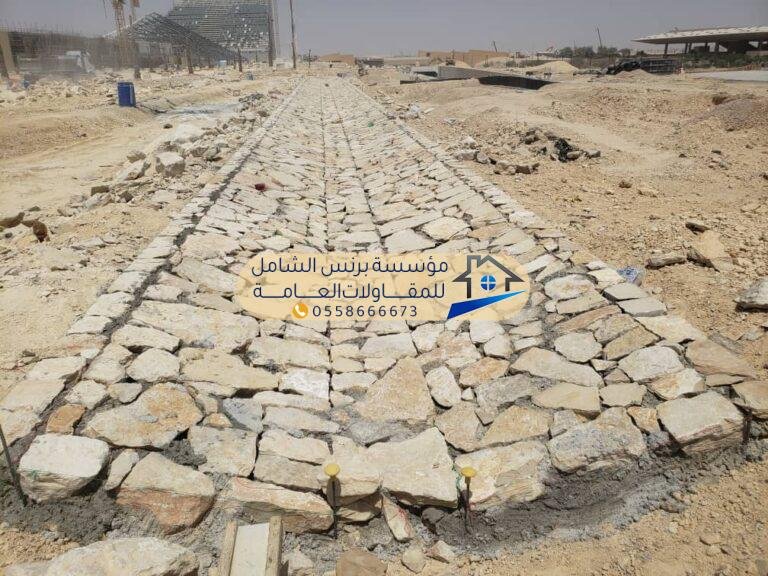 واجهة مشروع تصريف سيول حديث في أحد أحياء الرياض