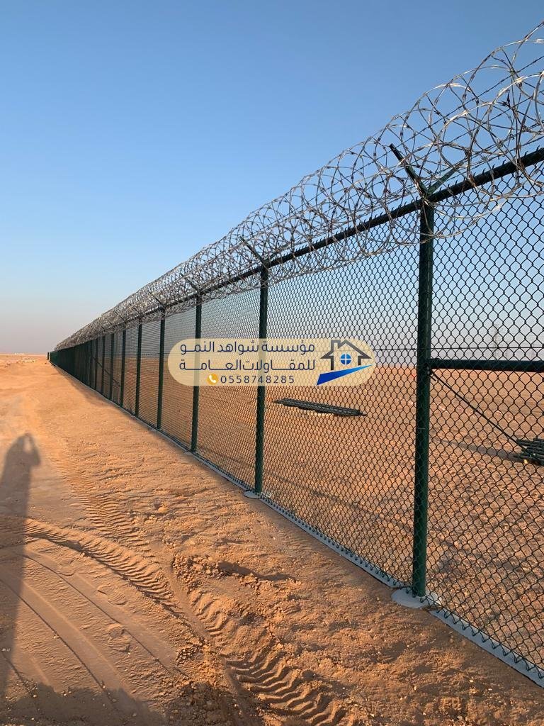 مقاول شبوك في الرياض أثناء تركيب الشبك