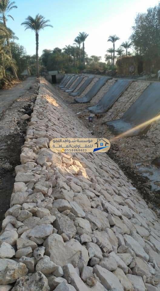 واجهة مبنى مزين بحجر ربراب في الرياض